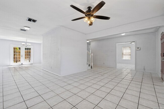 Building Photo - 5230 Ebony Dr