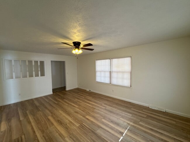 Building Photo - Brick home! 3 Bedrooms! 2 Baths! 2 Car Garage! $1195