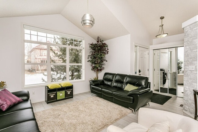 Building Photo - 3029 Trelle Crescent NW