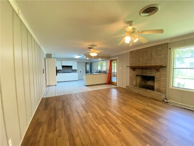 Foto del edificio - 536 W Yoakum Ave