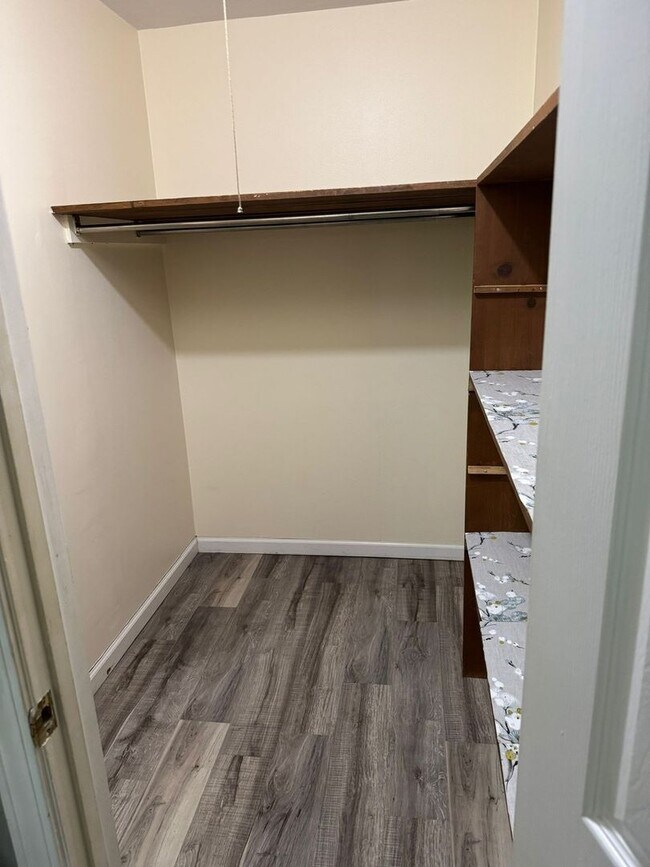 Foto del edificio - Charming 1BR Duplex in Saint Louis