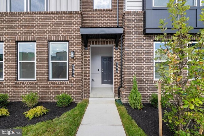 Foto del edificio - 9942 -A Count Fleet Cres