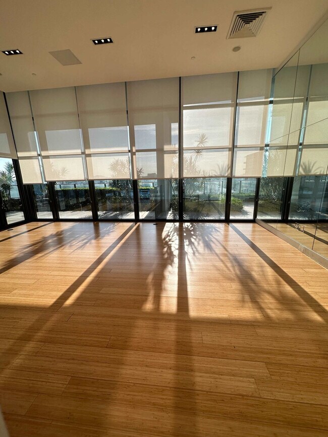 Building Photo - 1600 NE 1st Ave