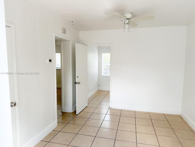 Foto del edificio - 1950 SW 41st Ave