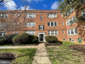 Building Photo - 1810 W Abingdon Dr