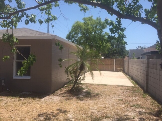 Foto del edificio - Spacious 4BR House in Tampa