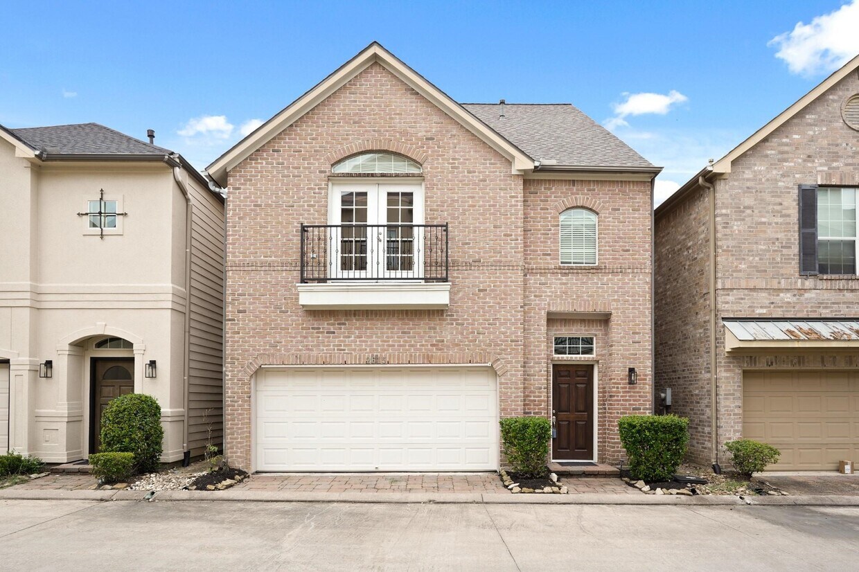 Foto principal - 2615 Cheshire Oaks Dr