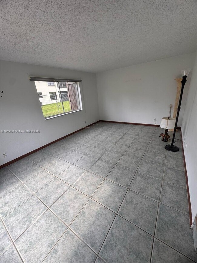 Building Photo - 2120 Sherwood Forest Blvd