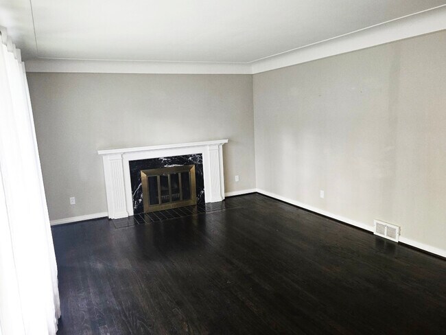 Foto del edificio - 3018 Guilford Dr