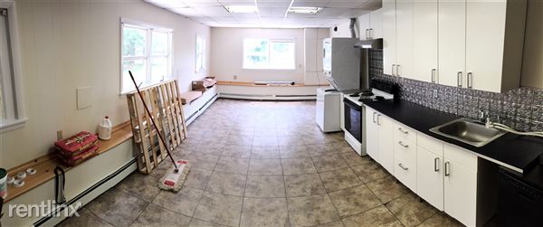 Building Photo - 1466 Warwick Ave