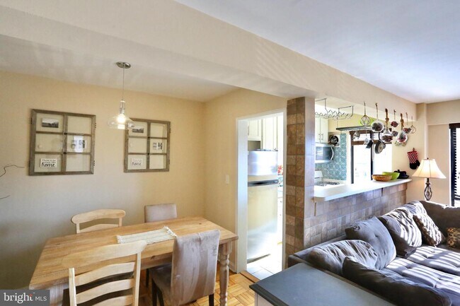 Foto del edificio - 3901 Tunlaw Rd NW