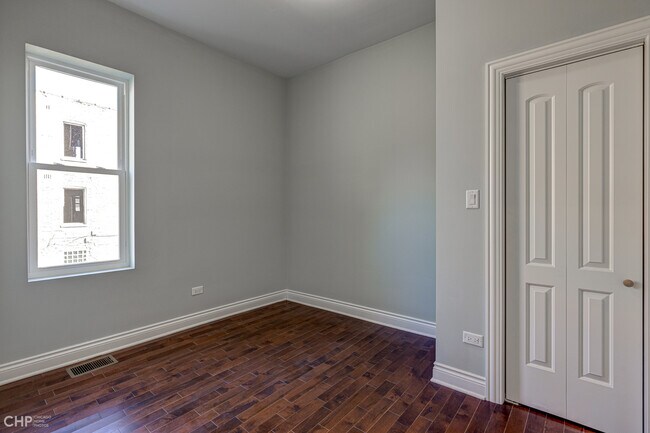 Foto del edificio - 1827 S Springfield Ave
