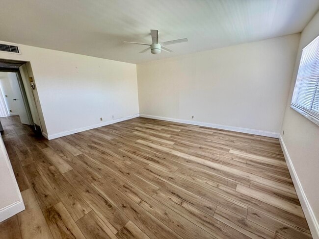 Building Photo - 460 Saxony Way
