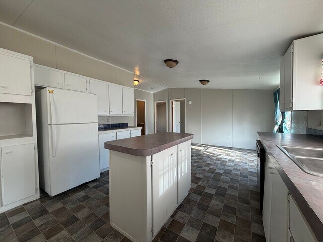 Foto del edificio - Huge 4 bed for only 1400?!?!