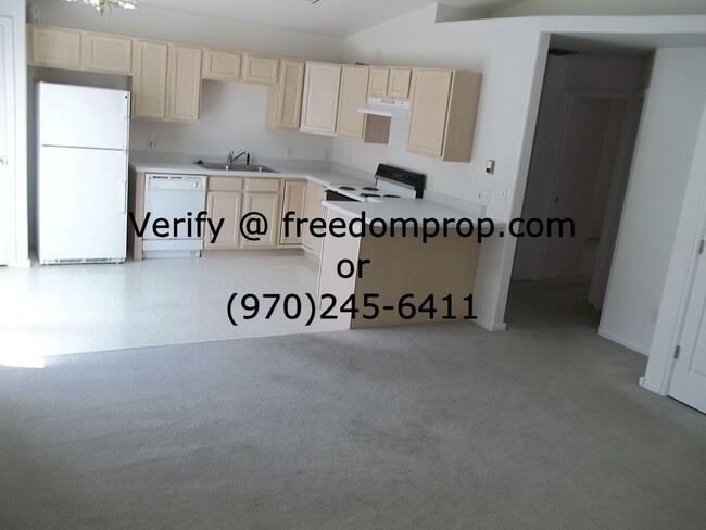 Building Photo - Large shaded yard 3 bedroom 2 bath duplex