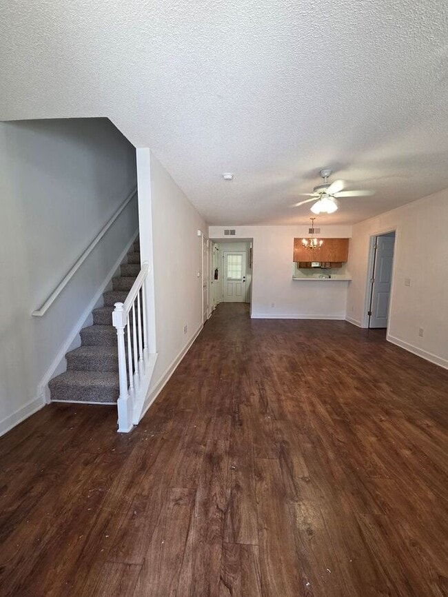 Foto del edificio - $500 off your first full month rent!! 3 Be...