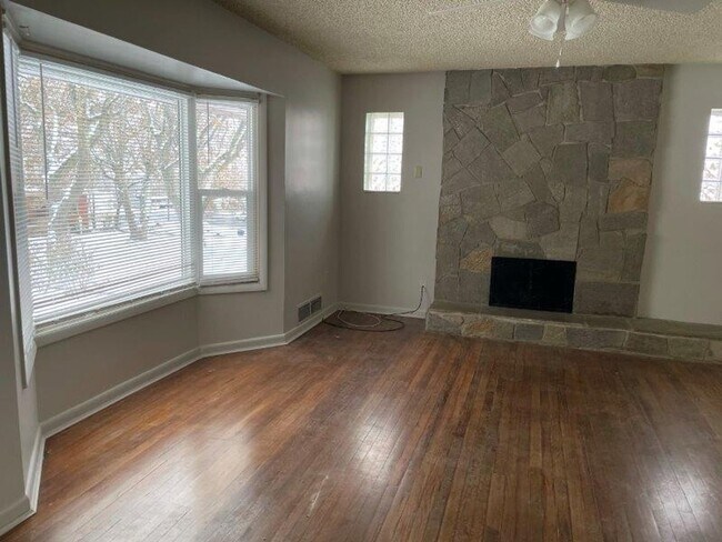 Foto del edificio - 3 Weeks Rent Free! Beautiful 5 Bed 2 Bath ...