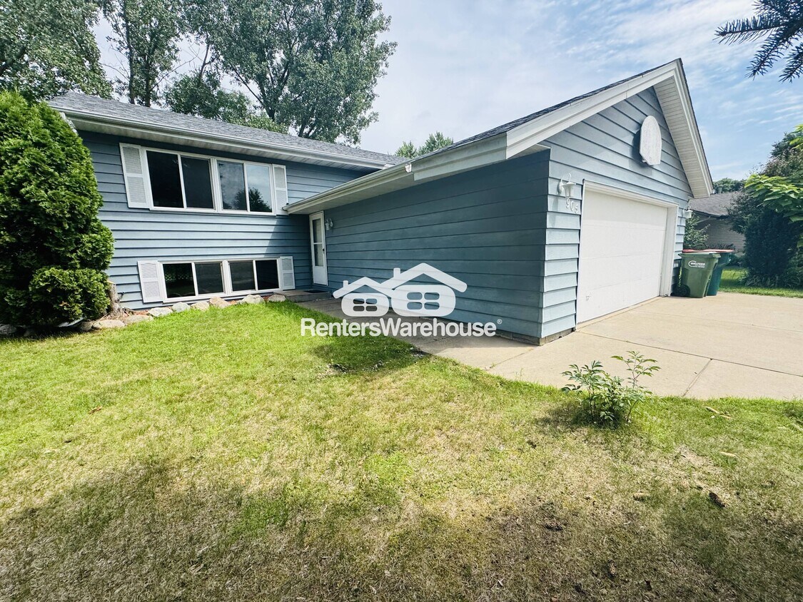 Foto principal - 905 97th Ln NE