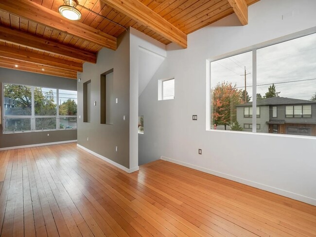 Building Photo - 38 NE Going St