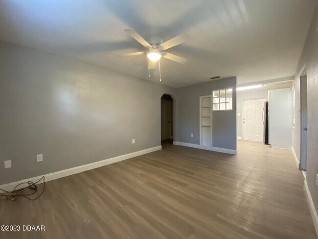 Building Photo - 2609 Anastasia Dr