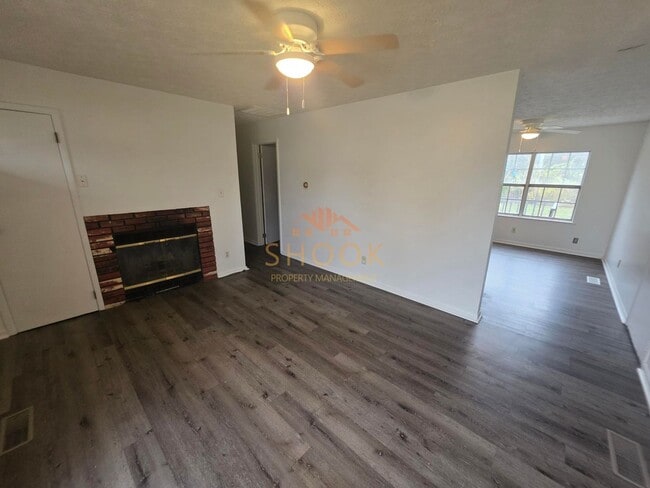 Building Photo - AFFORDABLE 3 BR HOME ON SOUTH SIDE