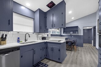 Building Photo - 11103 Greenwillow Dr