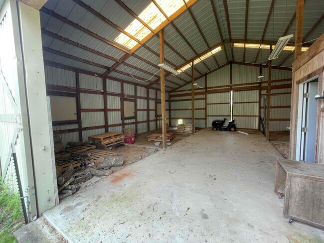 Building Photo - 17996 TX-105
