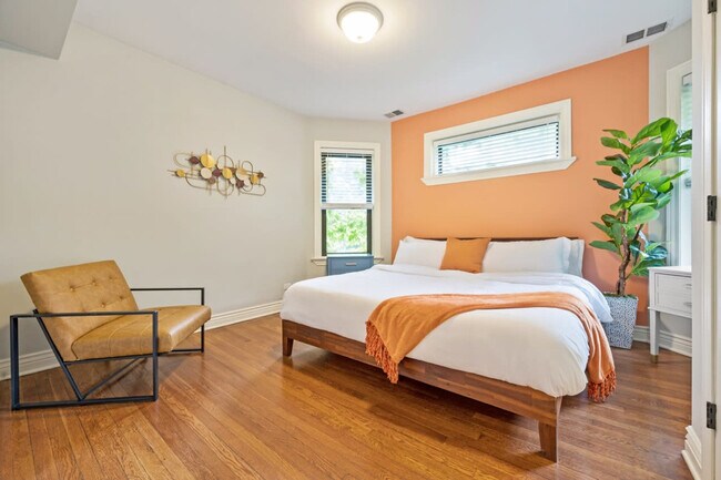 Foto del edificio - 3437 N Lakewood Ave