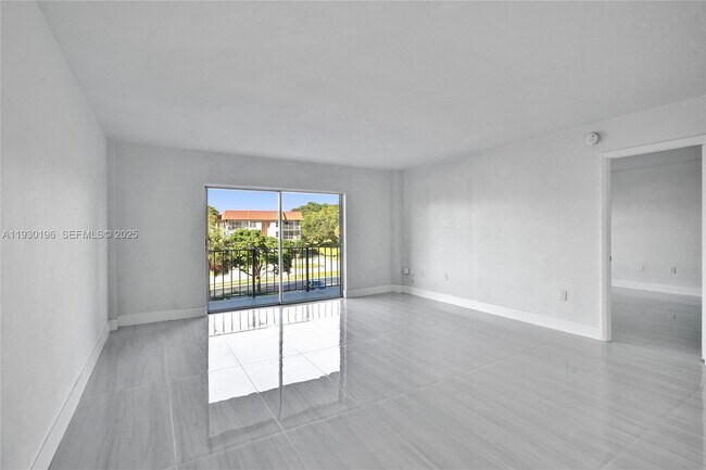 Foto del edificio - 4164 Inverrary Dr