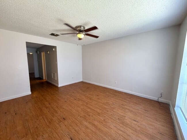 Foto del edificio - 506 Marigny Cir