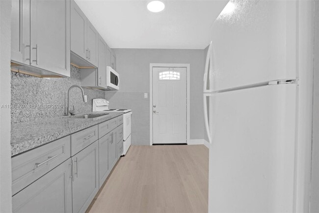 Foto del edificio - 369 Phippen Waiters Rd