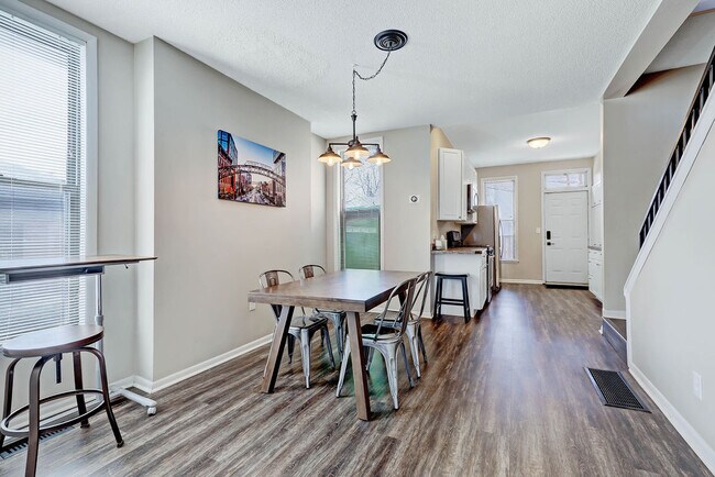 Building Photo - 729 Hamlet St