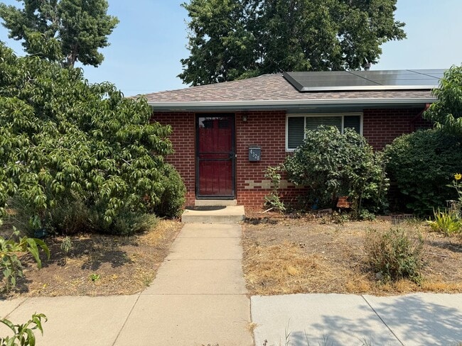 Building Photo - 2 bedroom / 1 bath Mid-Century brick duple...