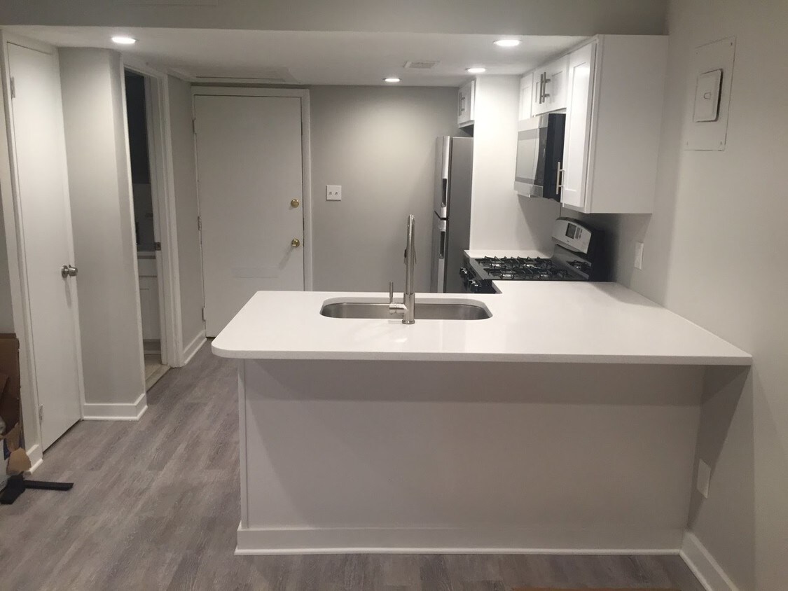 Foto principal - 137 Woodland Ave
