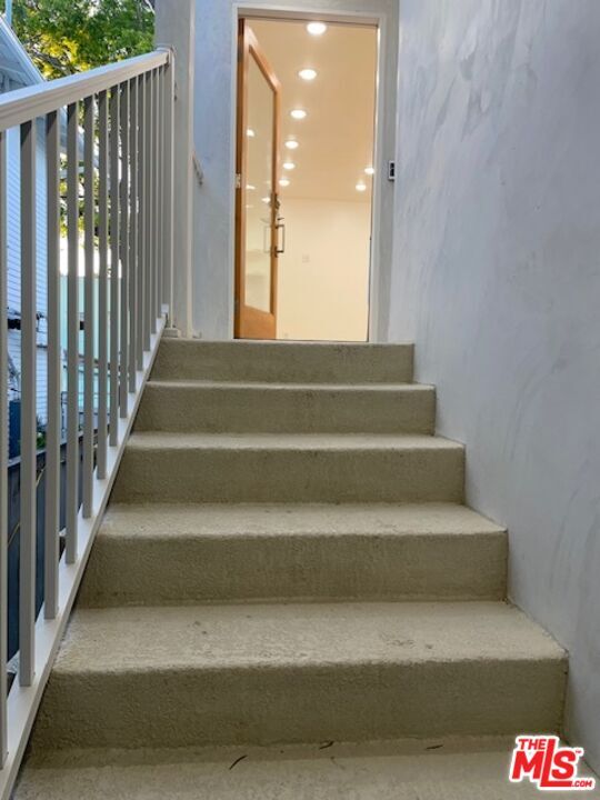 Foto del edificio - 245 Windward Ave