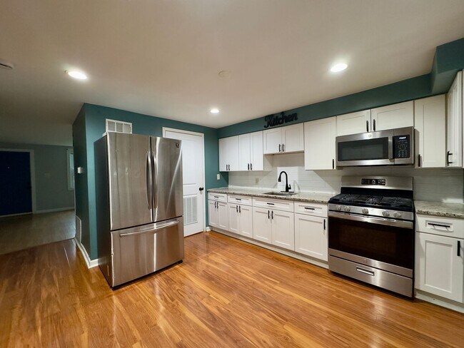 Foto del edificio - Charming 2 Bedroom/1 Bathroom Townhome in Dundalk, MD!