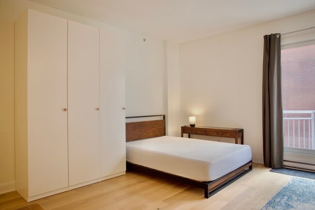 Building Photo - 6363 Boul Saint Laurent