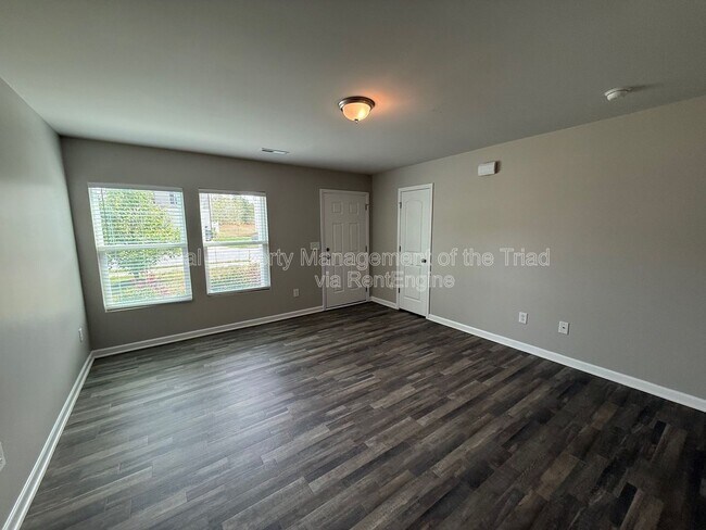 Foto del edificio - 3801 Miller Dr