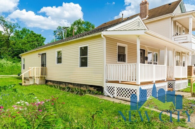 Building Photo - WAIVED $100 ADMIN FEE CALL TODAY!  Newly U...