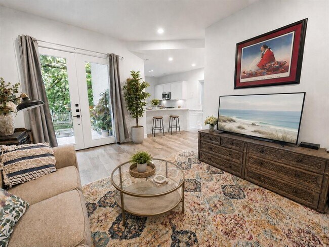 Foto del edificio - 6030 Mt Bonnell Cove