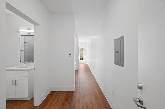 Foto del edificio - 456 Flat Shoals Ave SE