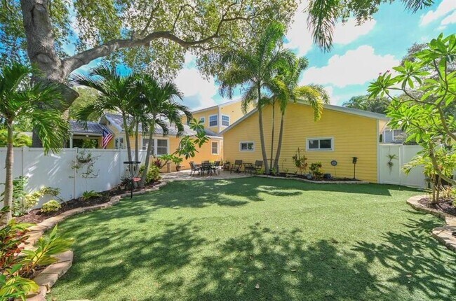 Foto del edificio - 3035 Granville Ct N