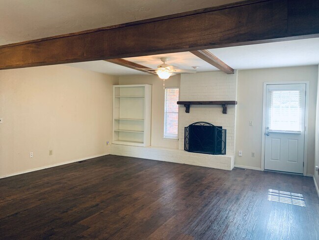 Building Photo - Updated home in East Edmond + Edmond Schools + 3 bedrooms