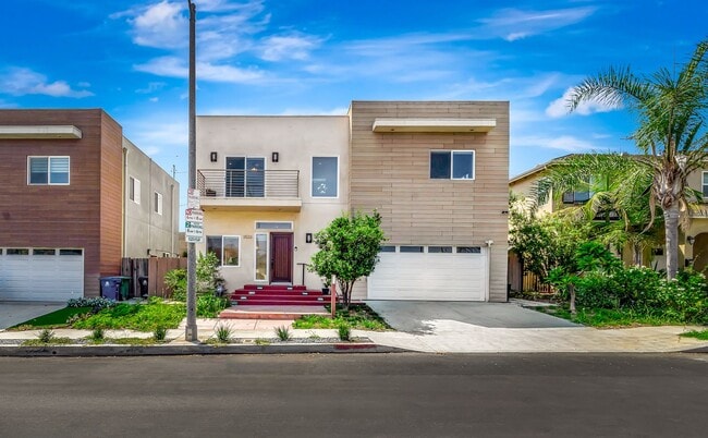 Foto del edificio - Modern 4-Bedroom Home in Prime West LA | Walkable, Spacious & Move-In Ready