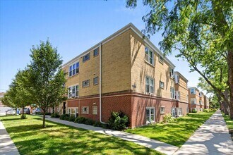 Building Photo - 6705 N California Ave