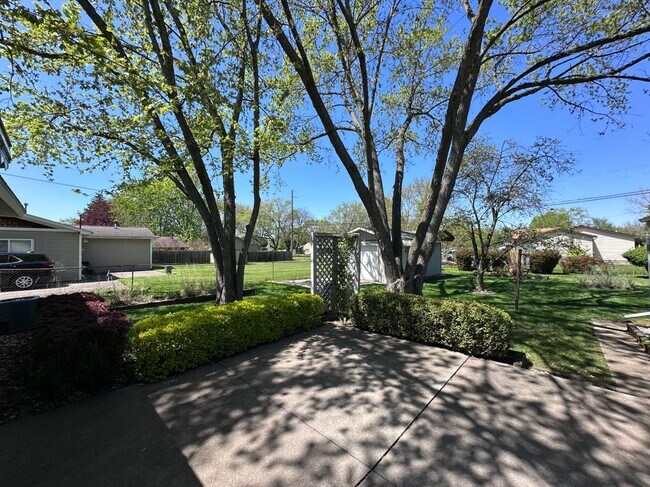 Foto del edificio - 6284 Woodsdale Dr
