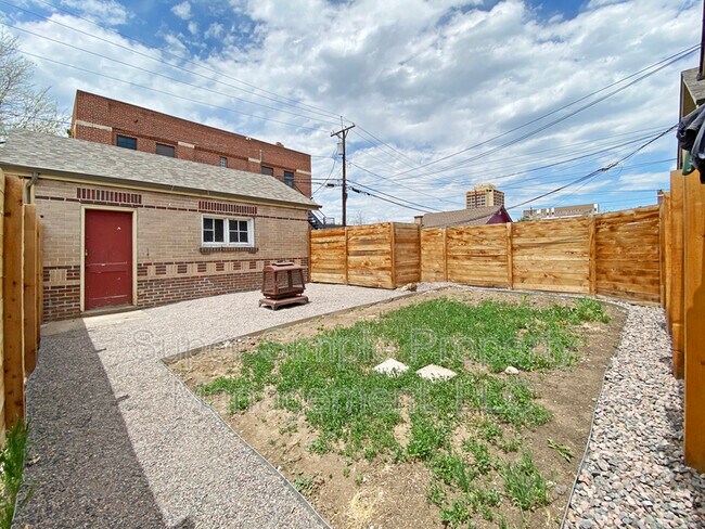 Building Photo - 1403 Perry St