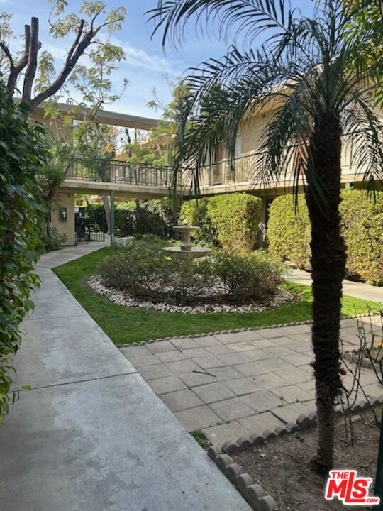Foto del edificio - 10540 Balboa Blvd