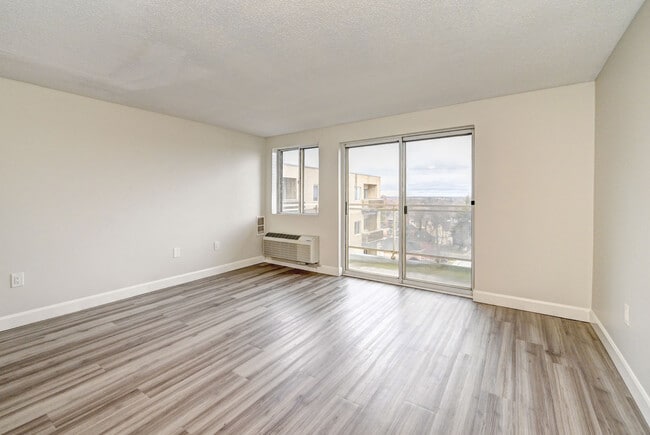 Building Photo - Grand Central Place Apartments