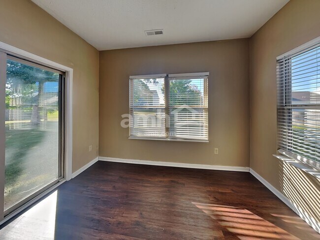 Building Photo - 11723 Rossmore Dr